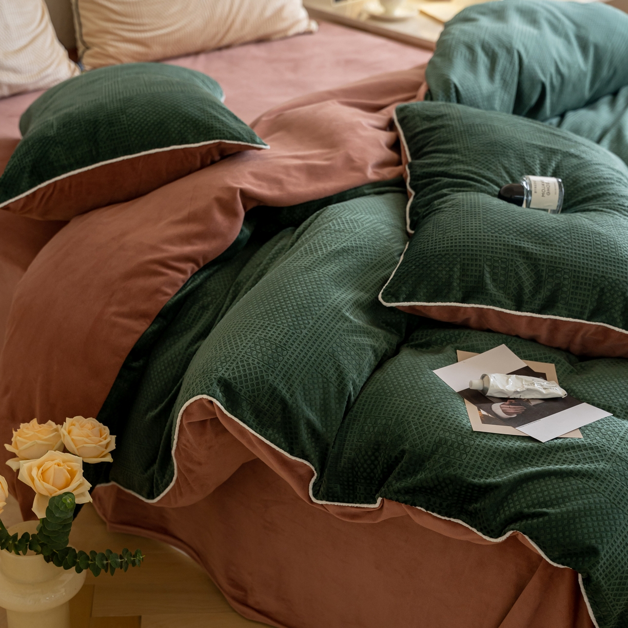 91家纺网 家纺一手货源 找家纺 例外 2025新款210克高克重天鹅绒华夫绒四件套 华夫绒-墨绿