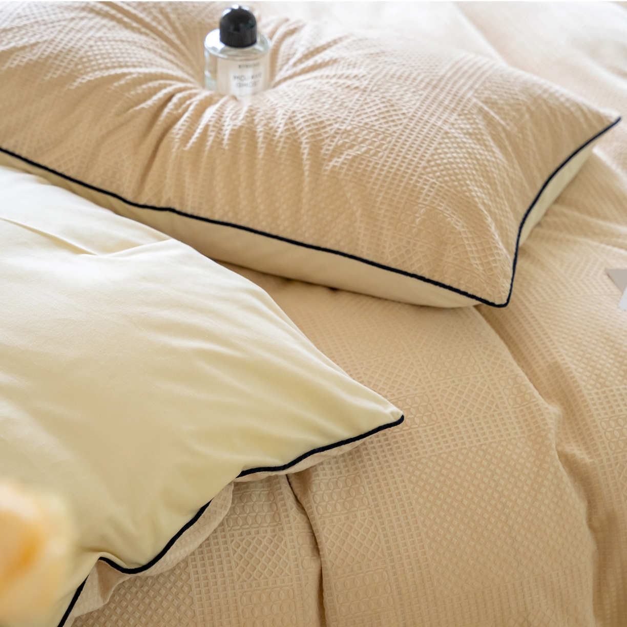 91家纺网 家纺一手货源 找家纺 例外 2025新款210克高克重天鹅绒华夫绒四件套 华夫绒-奶茶