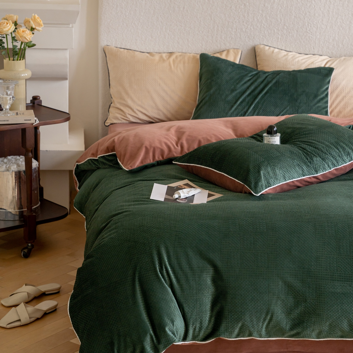 91家纺网 家纺一手货源 找家纺 例外 2025新款210克高克重天鹅绒华夫绒四件套 华夫绒-墨绿