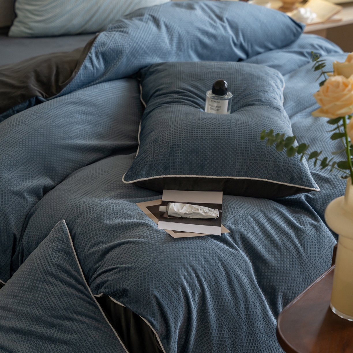 91家纺网 家纺一手货源 找家纺 例外 2025新款210克高克重天鹅绒华夫绒四件套 华夫绒-雾蓝