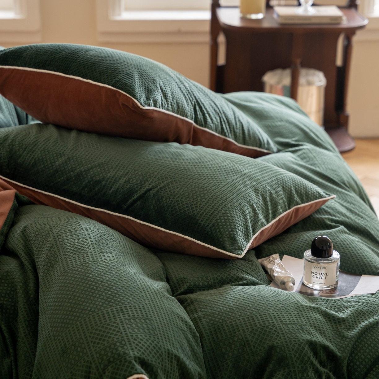 91家纺网 家纺一手货源 找家纺 例外 2025新款210克高克重天鹅绒华夫绒四件套 华夫绒-墨绿