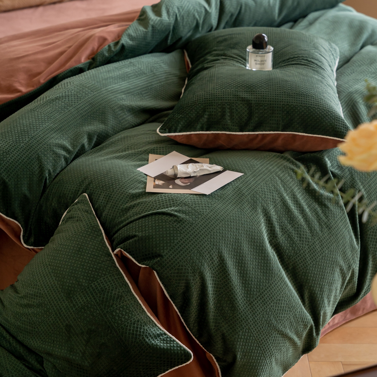 91家纺网 家纺一手货源 找家纺 例外 2025新款210克高克重天鹅绒华夫绒四件套 华夫绒-墨绿