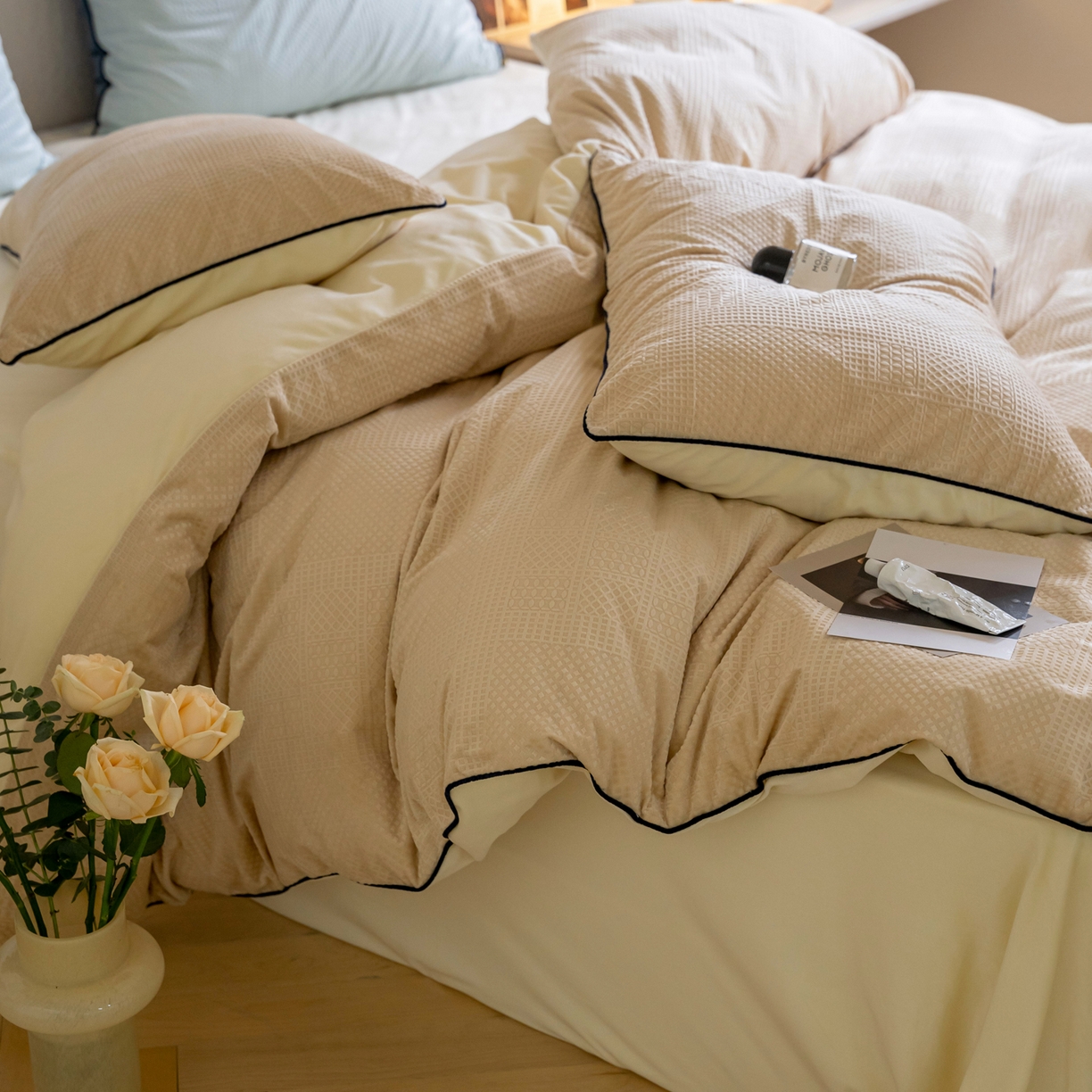 91家纺网 家纺一手货源 找家纺 例外 2025新款210克高克重天鹅绒华夫绒四件套 华夫绒-奶茶