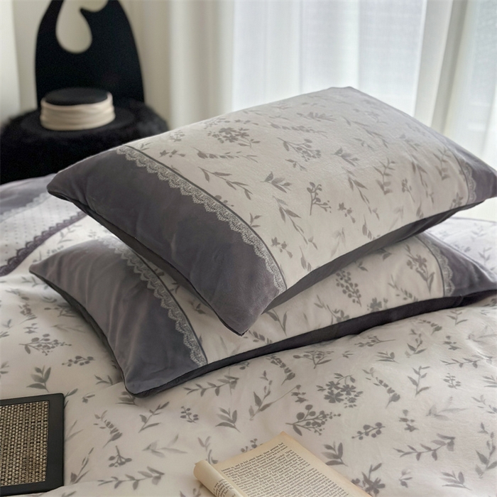 91家纺网 家纺一手货源 找家纺 Sweet dreams甜梦 2025新款全消光数码印花加厚复古碎花牛奶绒四件套-实拍图 茶白