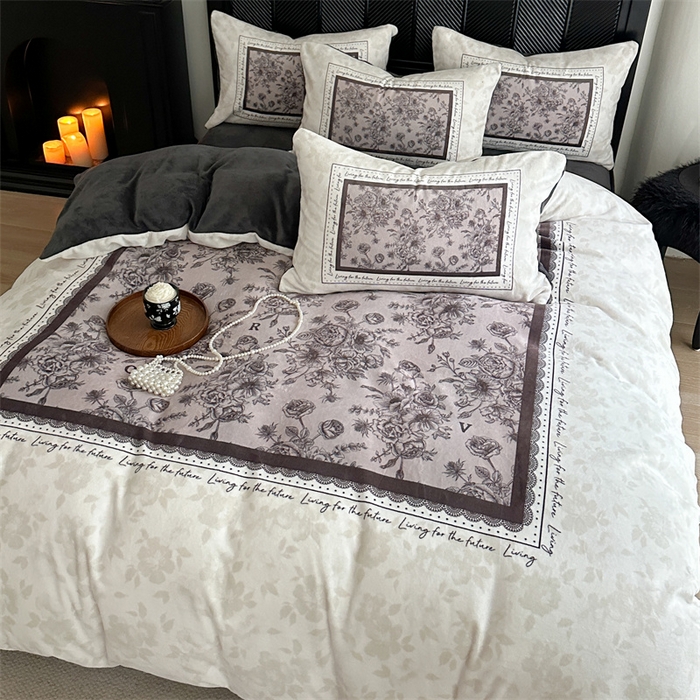 91家纺网 家纺一手货源 找家纺 Sweet dreams甜梦 2025新款全消光数码印花加厚复古碎花牛奶绒四件套-实拍图 莱亚