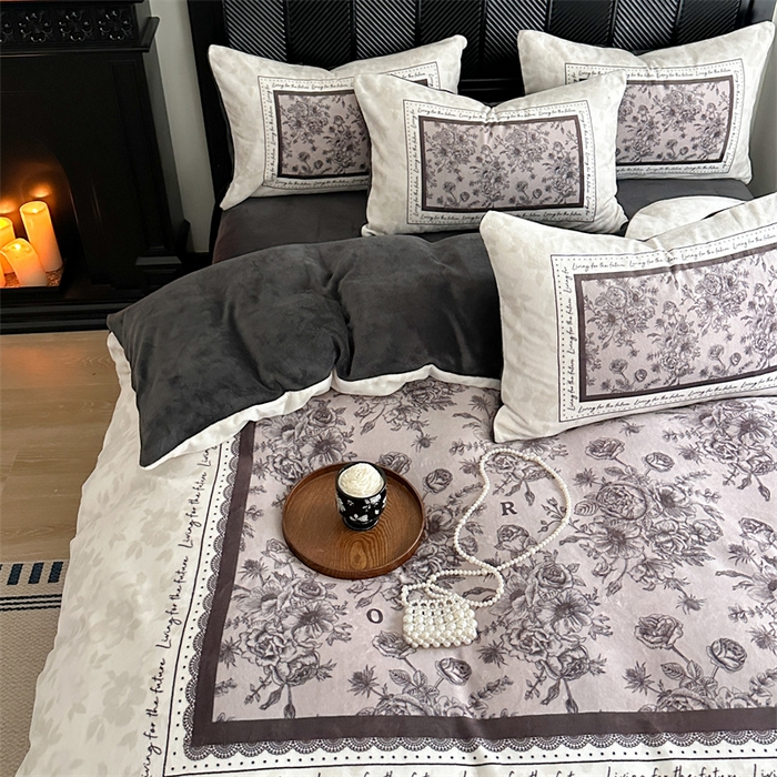 91家纺网 家纺一手货源 找家纺 Sweet dreams甜梦 2025新款全消光数码印花加厚复古碎花牛奶绒四件套-实拍图 莱亚