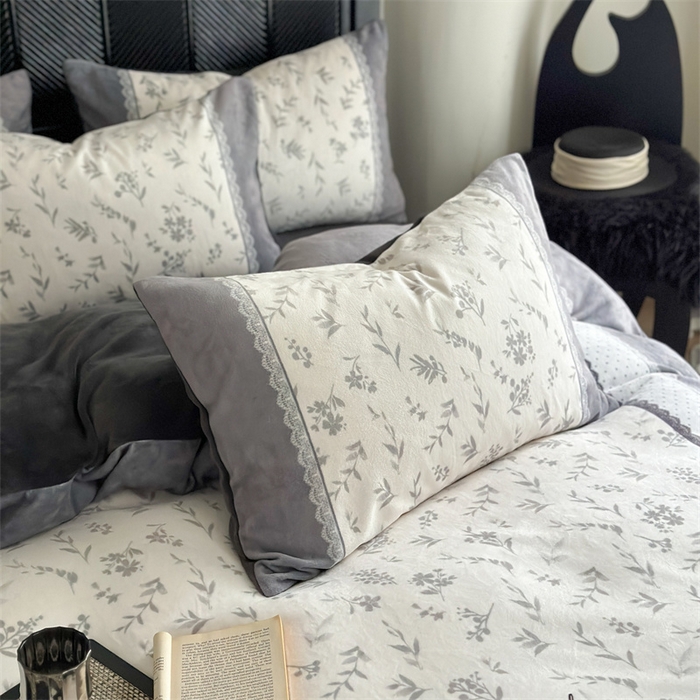 91家纺网 家纺一手货源 找家纺 Sweet dreams甜梦 2025新款全消光数码印花加厚复古碎花牛奶绒四件套-实拍图 茶白