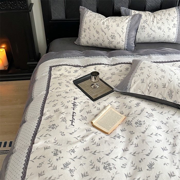 91家纺网 家纺一手货源 找家纺 Sweet dreams甜梦 2025新款全消光数码印花加厚复古碎花牛奶绒四件套-实拍图 茶白