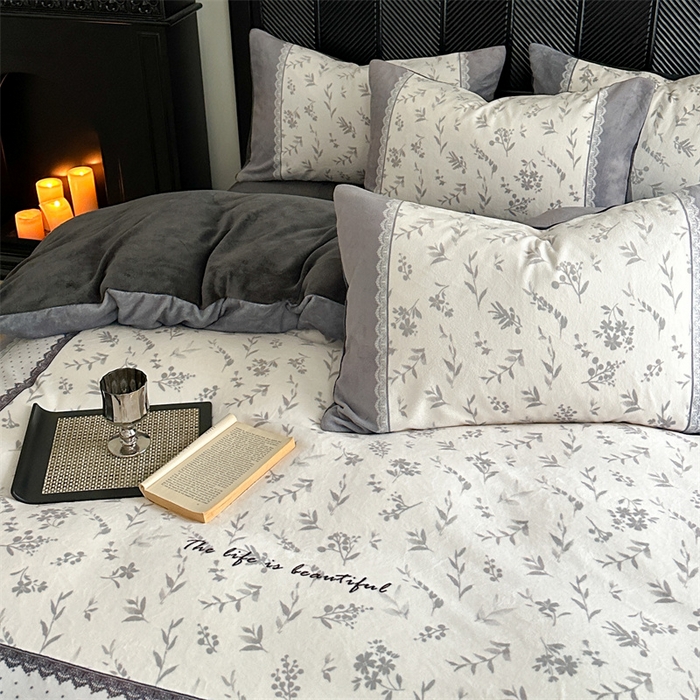 91家纺网 家纺一手货源 找家纺 Sweet dreams甜梦 2025新款全消光数码印花加厚复古碎花牛奶绒四件套-实拍图 茶白