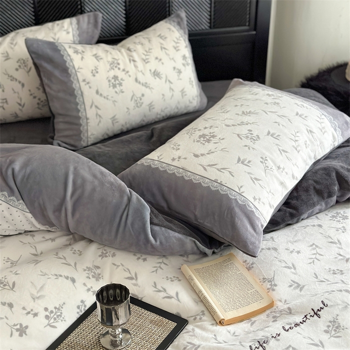 91家纺网 家纺一手货源 找家纺 Sweet dreams甜梦 2025新款全消光数码印花加厚复古碎花牛奶绒四件套-实拍图 茶白