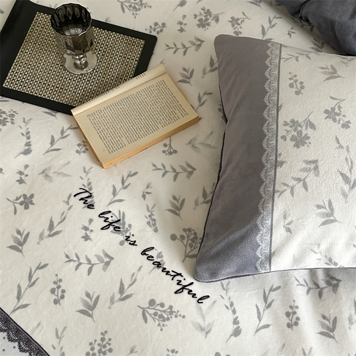 91家纺网 家纺一手货源 找家纺 Sweet dreams甜梦 2025新款全消光数码印花加厚复古碎花牛奶绒四件套-实拍图 茶白