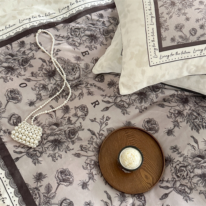 91家纺网 家纺一手货源 找家纺 Sweet dreams甜梦 2025新款全消光数码印花加厚复古碎花牛奶绒四件套-实拍图 莱亚