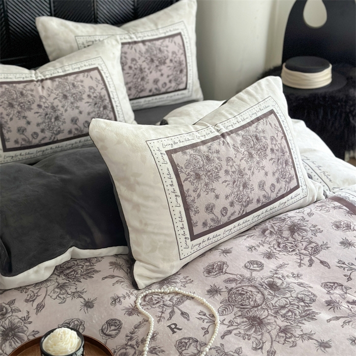 91家纺网 家纺一手货源 找家纺 Sweet dreams甜梦 2025新款全消光数码印花加厚复古碎花牛奶绒四件套-实拍图 莱亚