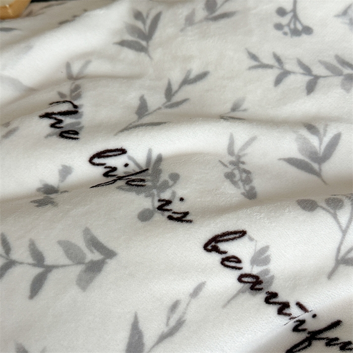 91家纺网 家纺一手货源 找家纺 Sweet dreams甜梦 2025新款全消光数码印花加厚复古碎花牛奶绒四件套-实拍图 茶白