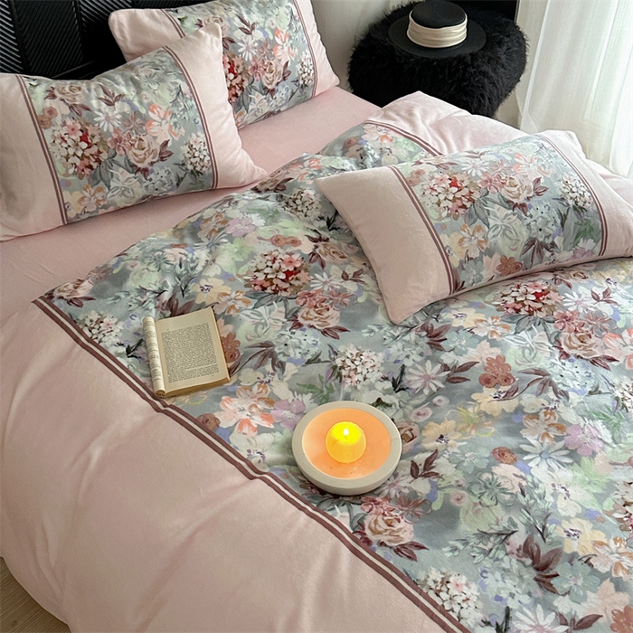 91家纺网 家纺一手货源 找家纺 Sweet dreams甜梦 2025新款全消光数码印花加厚复古碎花牛奶绒四件套-实拍图 爱丽丝