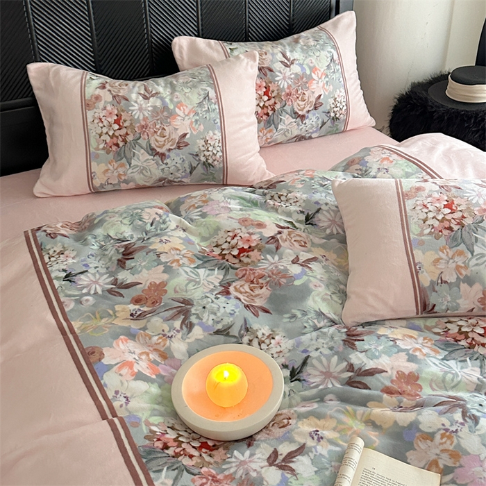 91家纺网 家纺一手货源 找家纺 Sweet dreams甜梦 2025新款全消光数码印花加厚复古碎花牛奶绒四件套-实拍图 爱丽丝