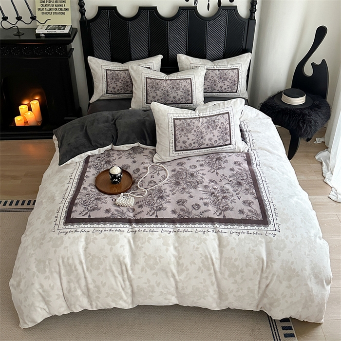 91家纺网 家纺一手货源 找家纺 Sweet dreams甜梦 2025新款全消光数码印花加厚复古碎花牛奶绒四件套-实拍图 莱亚