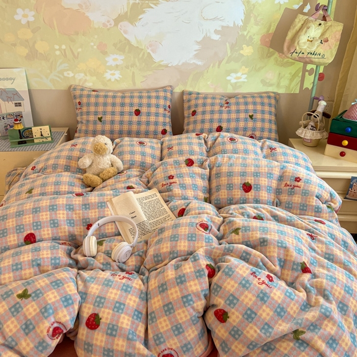 91家纺网 家纺一手货源 找家纺 暖伊家居 2025牛奶绒小布袋四件套 草莓甜心