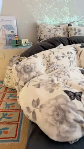 91家纺网 家纺一手货源 找家纺 暖伊家居 2025牛奶绒小布袋四件套 蝶赴卉