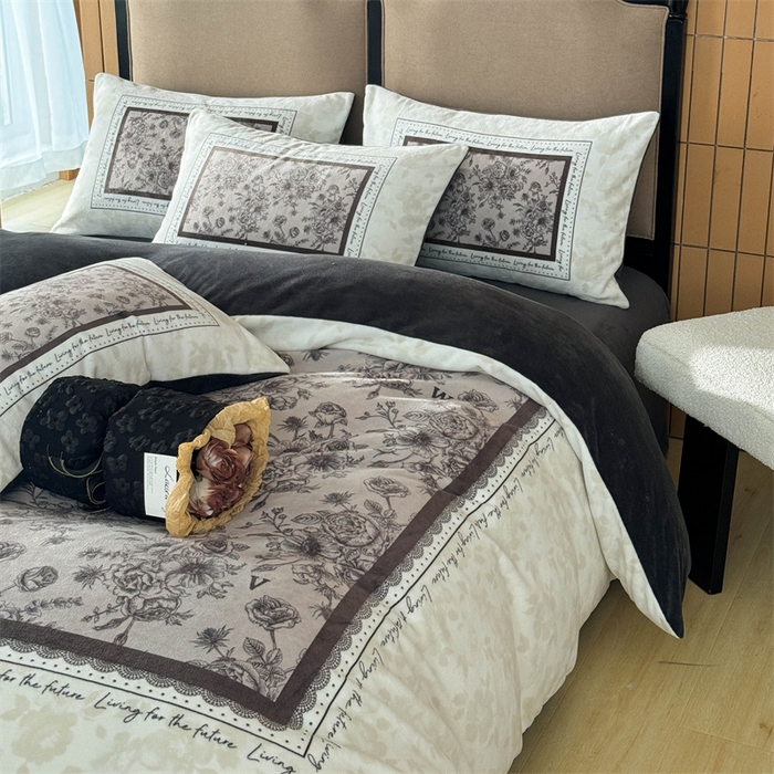 91家纺网 家纺一手货源 找家纺 （总）Sweet dreams甜梦 2025新款数码印花加厚复古碎花牛奶绒四件套-摄影图