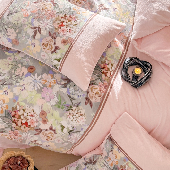 91家纺网 家纺一手货源 找家纺 （总）Sweet dreams甜梦 2025新款数码印花加厚复古碎花牛奶绒四件套-摄影图