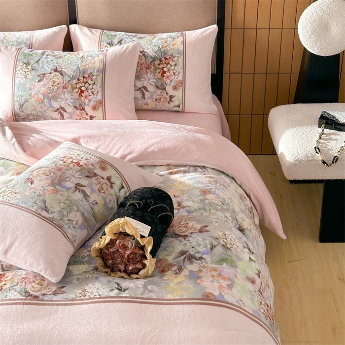 91家纺网 家纺一手货源 找家纺 （总）Sweet dreams甜梦 2025新款数码印花加厚复古碎花牛奶绒四件套-摄影图