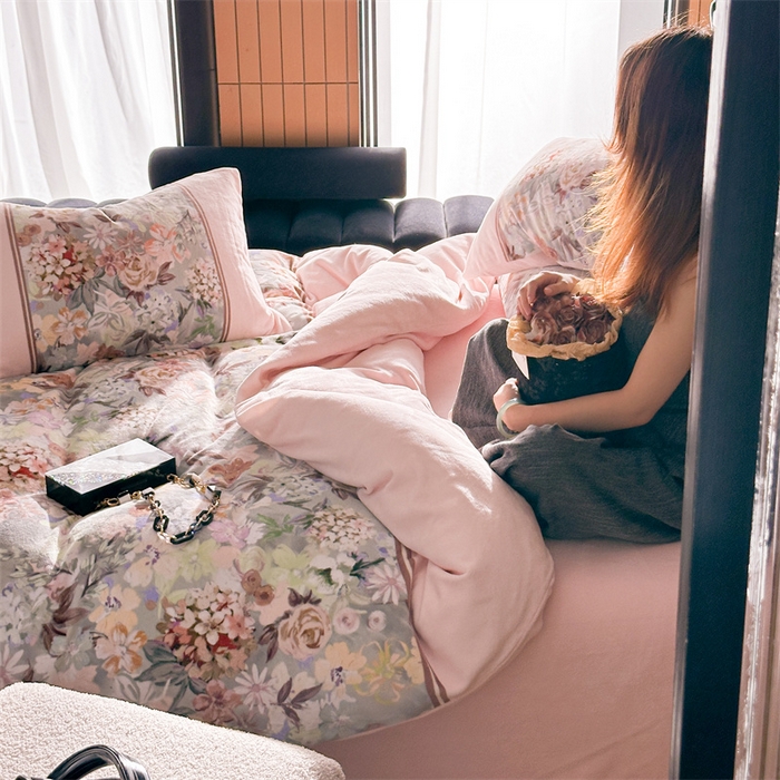 91家纺网 家纺一手货源 找家纺 （总）Sweet dreams甜梦 2025新款数码印花加厚复古碎花牛奶绒四件套-摄影图