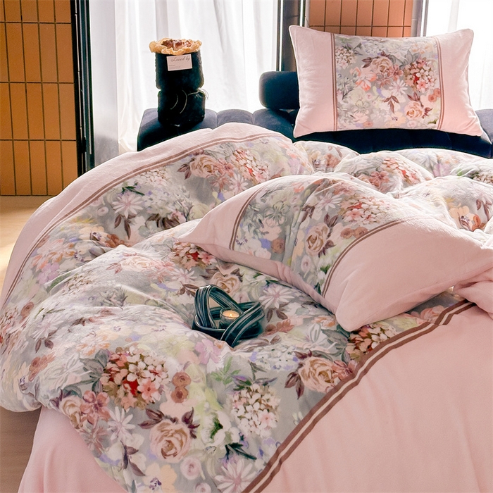 91家纺网 家纺一手货源 找家纺 （总）Sweet dreams甜梦 2025新款数码印花加厚复古碎花牛奶绒四件套-摄影图