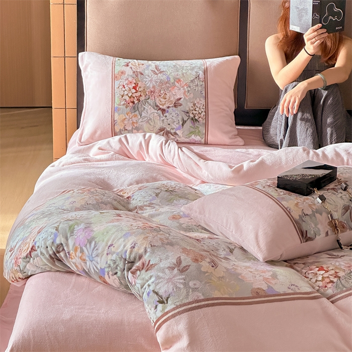 91家纺网 家纺一手货源 找家纺 （总）Sweet dreams甜梦 2025新款数码印花加厚复古碎花牛奶绒四件套-摄影图