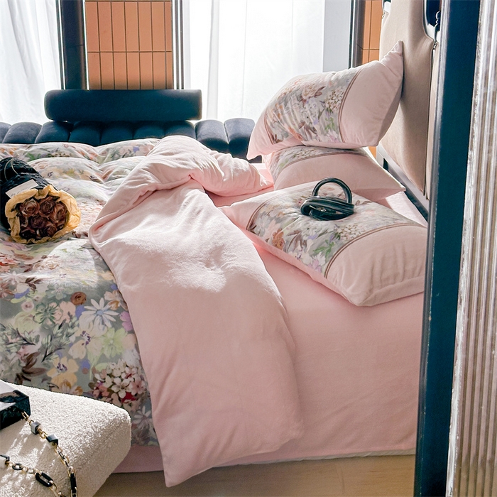 91家纺网 家纺一手货源 找家纺 （总）Sweet dreams甜梦 2025新款数码印花加厚复古碎花牛奶绒四件套-摄影图