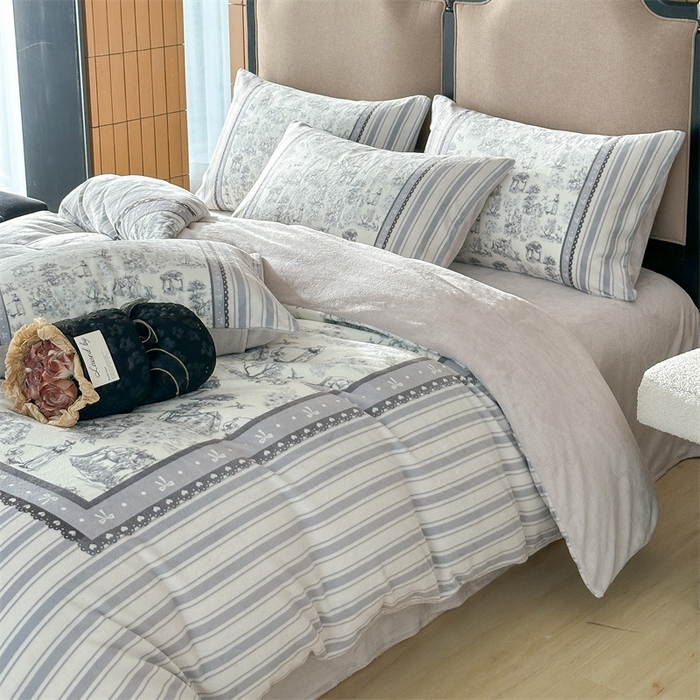 91家纺网 家纺一手货源 找家纺 Sweet dreams甜梦 2025新款数码印花加厚复古碎花牛奶绒四件套-摄影图 莱茵