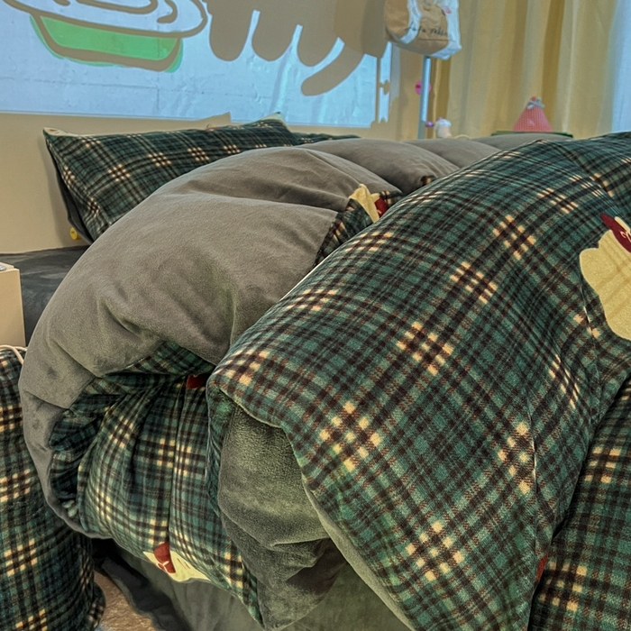 91家纺网 家纺一手货源 找家纺 暖伊家居 2025牛奶绒小布袋四件套 绿格KT