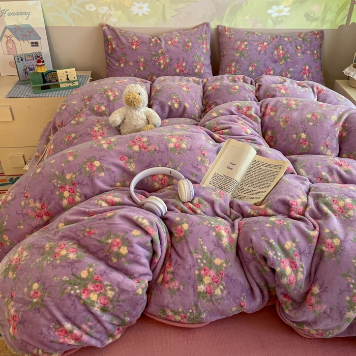 91家纺网 家纺一手货源 找家纺 暖伊家居 2025牛奶绒小布袋四件套 罗兰雨