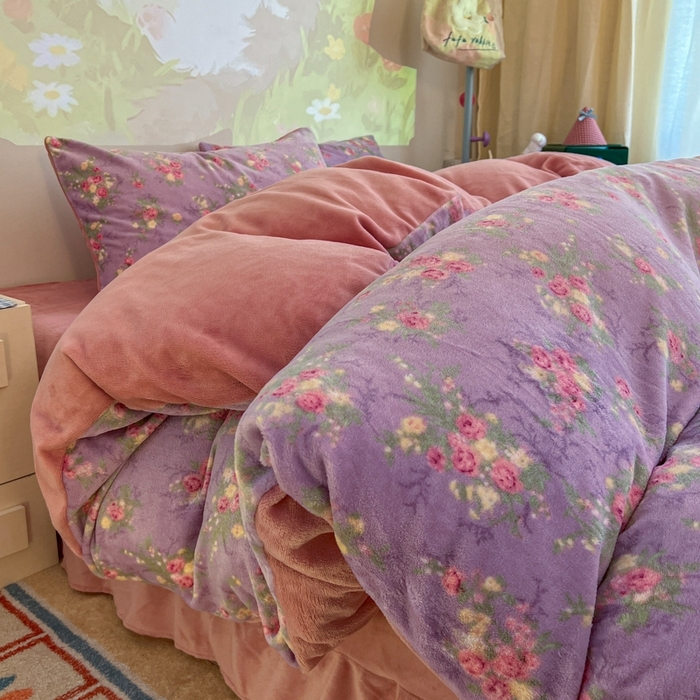 91家纺网 家纺一手货源 找家纺 暖伊家居 2025牛奶绒小布袋四件套 罗兰雨