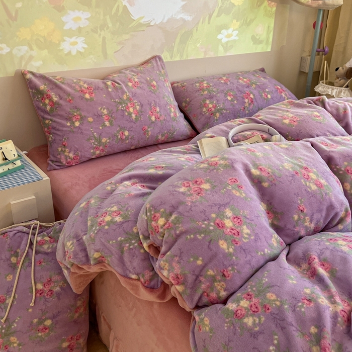 91家纺网 家纺一手货源 找家纺 暖伊家居 2025牛奶绒小布袋四件套 罗兰雨