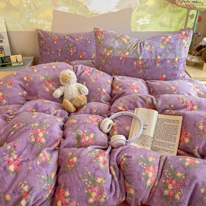 91家纺网 家纺一手货源 找家纺 暖伊家居 2025牛奶绒小布袋四件套 罗兰雨