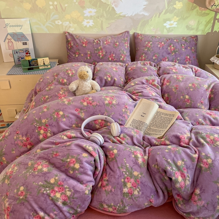 91家纺网 家纺一手货源 找家纺 暖伊家居 2025牛奶绒小布袋四件套 罗兰雨