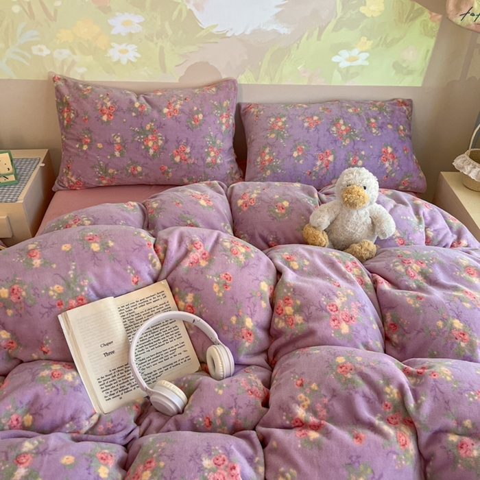 91家纺网 家纺一手货源 找家纺 暖伊家居 2025牛奶绒小布袋四件套 罗兰雨