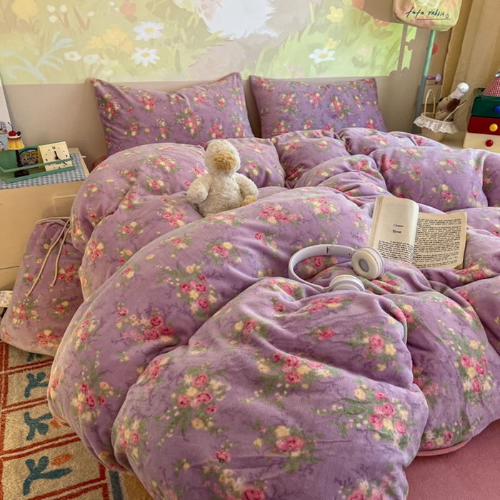 91家纺网 家纺一手货源 找家纺 暖伊家居 2025牛奶绒小布袋四件套 罗兰雨