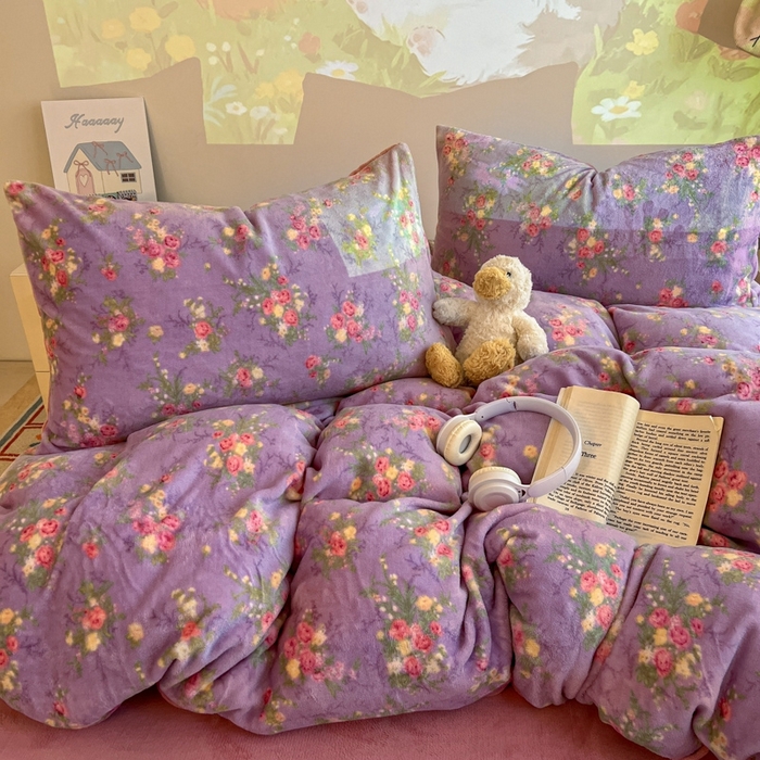 91家纺网 家纺一手货源 找家纺 暖伊家居 2025牛奶绒小布袋四件套 罗兰雨