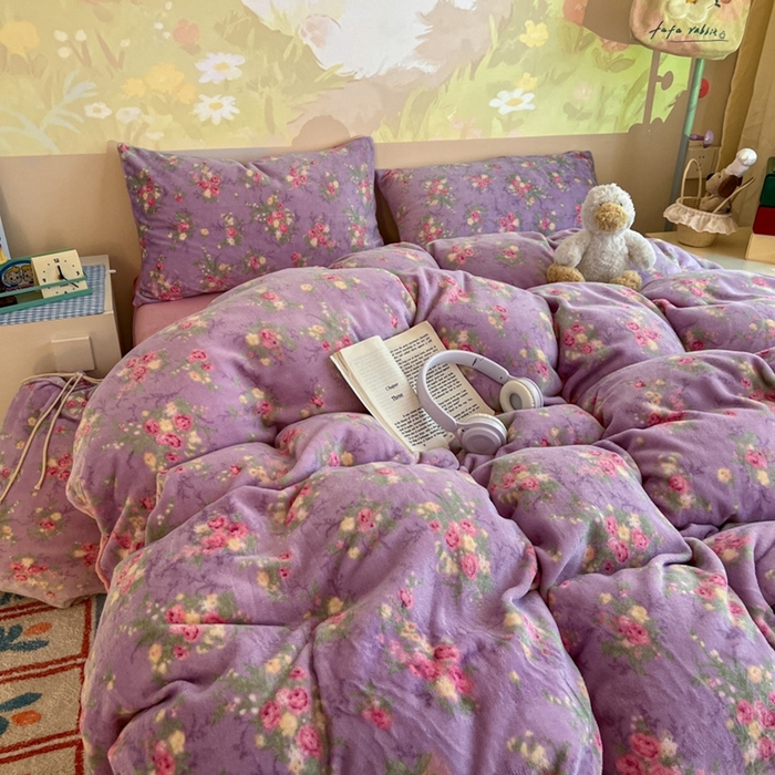 91家纺网 家纺一手货源 找家纺 暖伊家居 2025牛奶绒小布袋四件套 罗兰雨