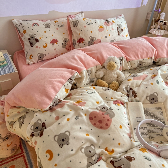 91家纺网 家纺一手货源 找家纺 暖伊家居 2025牛奶绒小布袋四件套 小考拉