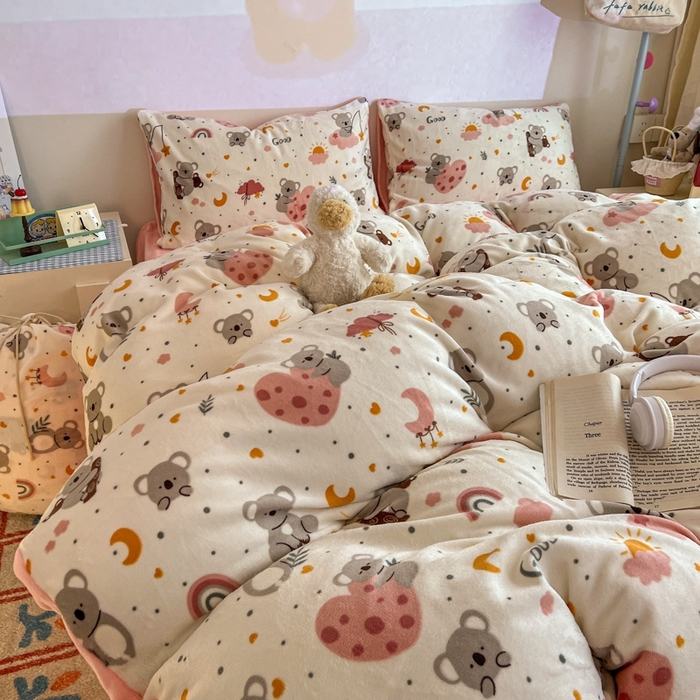 91家纺网 家纺一手货源 找家纺 暖伊家居 2025牛奶绒小布袋四件套 小考拉