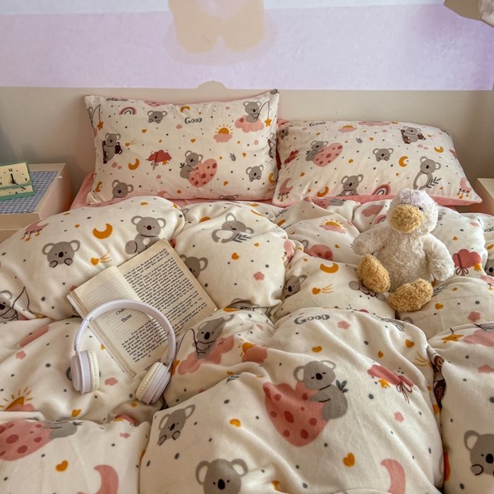 91家纺网 家纺一手货源 找家纺 暖伊家居 2025牛奶绒小布袋四件套 小考拉