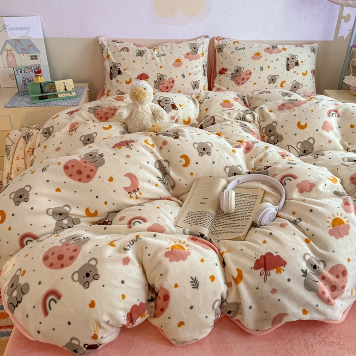 91家纺网 家纺一手货源 找家纺 暖伊家居 2025牛奶绒小布袋四件套 小考拉