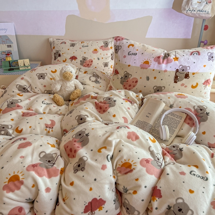 91家纺网 家纺一手货源 找家纺 暖伊家居 2025牛奶绒小布袋四件套 小考拉