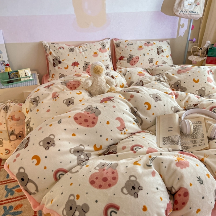 91家纺网 家纺一手货源 找家纺 暖伊家居 2025牛奶绒小布袋四件套 小考拉