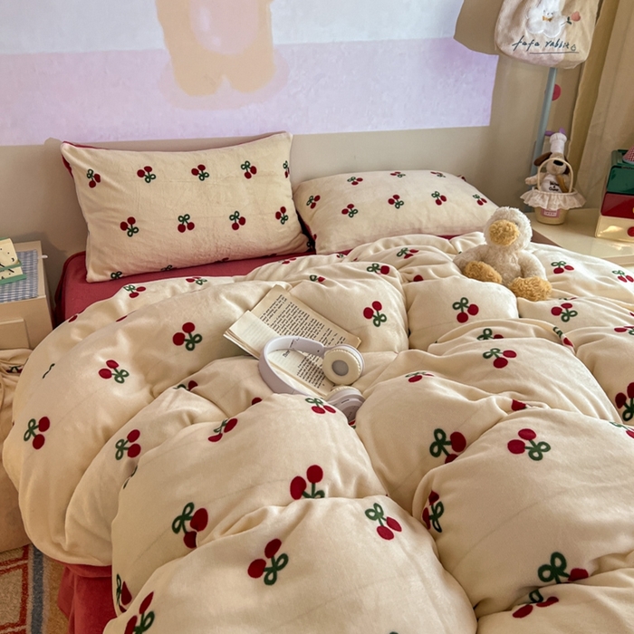 91家纺网 家纺一手货源 找家纺 暖伊家居 2025牛奶绒小布袋四件套 一口樱桃