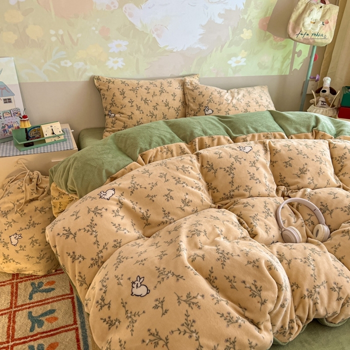 91家纺网 家纺一手货源 找家纺 暖伊家居 2025牛奶绒小布袋四件套 枝枝兔