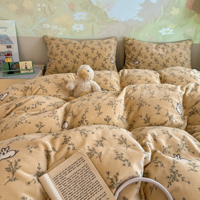 91家纺网 家纺一手货源 找家纺 暖伊家居 2025牛奶绒小布袋四件套 枝枝兔